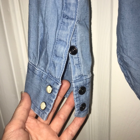 American Eagle Chambray Top - Picture 6 of 7